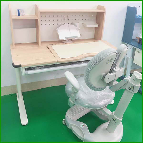 Bàn ghế học sinh thông minh<BR>chống gù chống cận A06 (màu ghi)